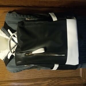 BLACK AND WHITE BACKPACK🛍